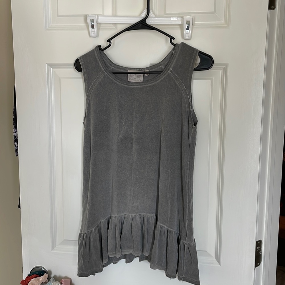 Oversized flowy tank
